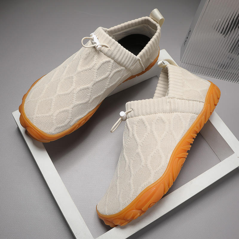 Nahaufnahme der breiten Zehenbox der FREYVA ONE Barfußschuhe in Beige